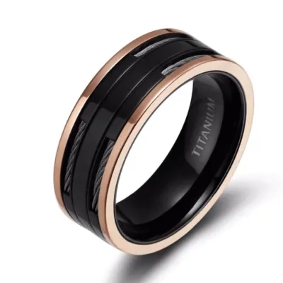 Bague noire brillante à câbles métalliques et bords rose doré