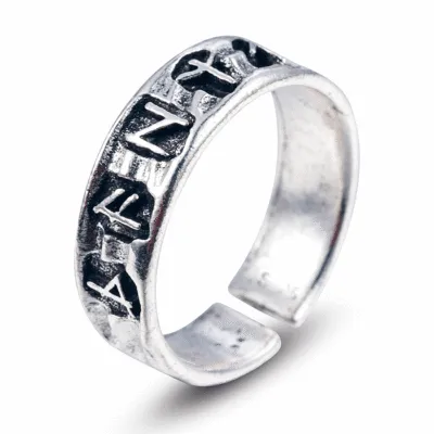 Bague ouverte argentée vieillie gravée de runes aux fonds noircis