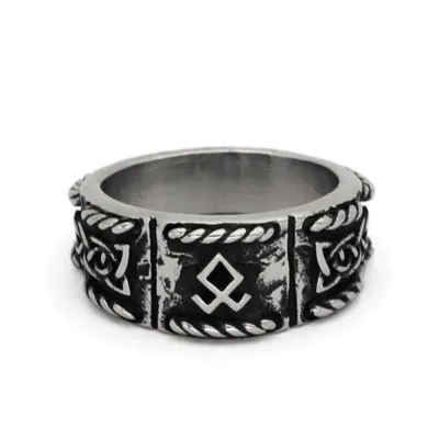 Bague viking large argentée avec rune Othala centrale et nœuds celtiques sur les côtés