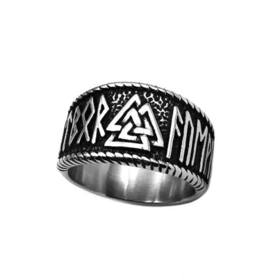 Bague viking large argentée avec Valknut central et runes sur fond noirci
