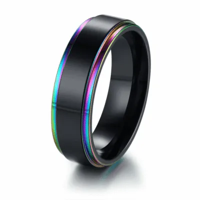 Bague noire brillante aux bords étagés et liseré irisé multicolore