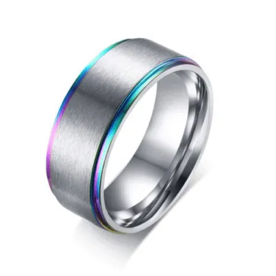 Bague large en acier brossé argenté avec bords irisés bleu violet vert
