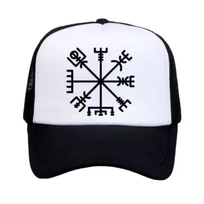 Casquette trucker blanche et noire avec boussole viking Vegvísir noire sur le devant