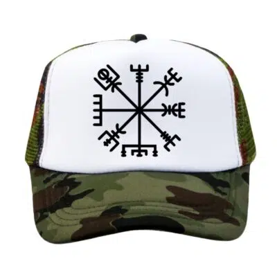 Casquette trucker camouflage à face blanche ornée d'un Vegvisir noir