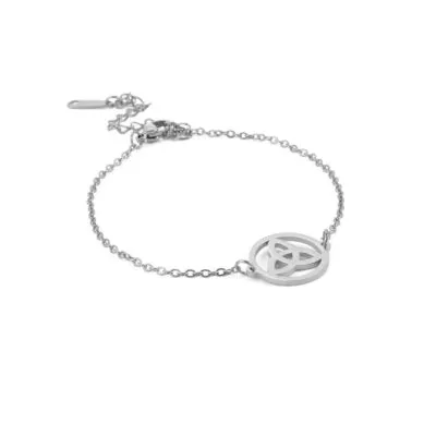 Bracelet à chaîne fine argentée avec médaillon rond triquetra et fermoir