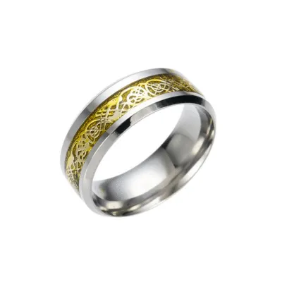 Bague argentée à bords biseautés avec bande dorée ornée d'entrelacs