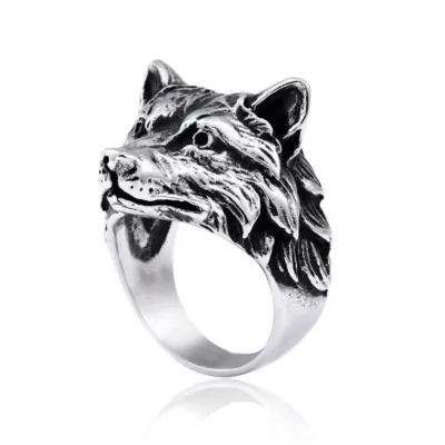 Bague viking argentée en forme de tête de loup, pelage ciselé