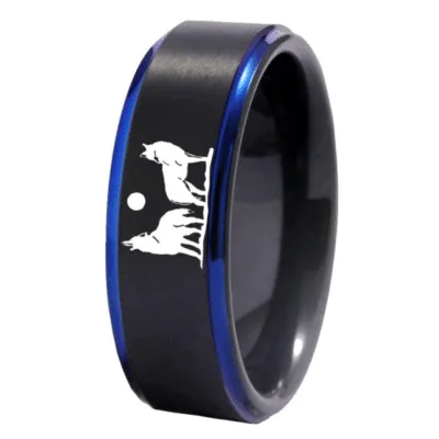 Bague noire mate à bords bleus gravée de deux loups et d'une lune