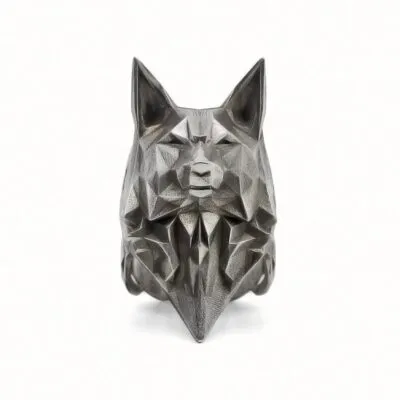 Bague viking en forme de tête de loup facettée, finition argentée patinée