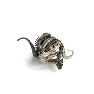 Bague en métal en forme de serpent squelette enroulé, noir et clair