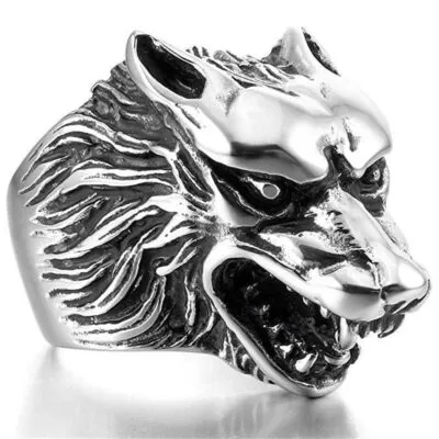 Bague argentée à tête de loup, gueule ouverte, crocs et pelage gravé