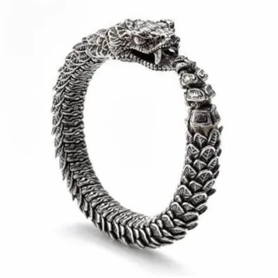 Bague viking en forme de serpent écaillé qui se mord la queue