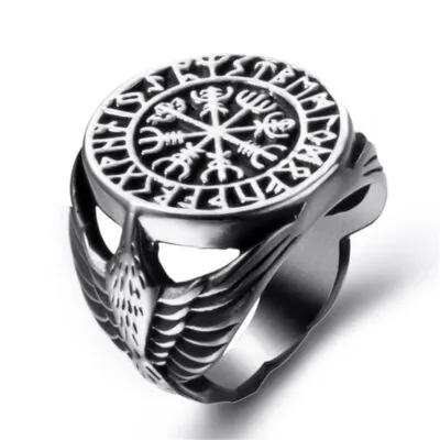 Chevalière viking argentée avec Vegvísir et runes, flancs en forme d'ailes