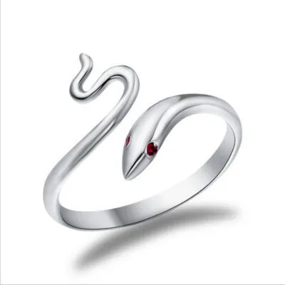 Bague argentée ouverte en forme de serpent aux yeux rouges