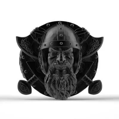 Bague noire sculptée d'un guerrier viking barbu casqué devant un bouclier et des haches