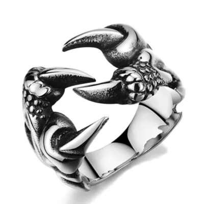 Bague argentée en forme de patte de dragon aux griffes pointues et patine noire