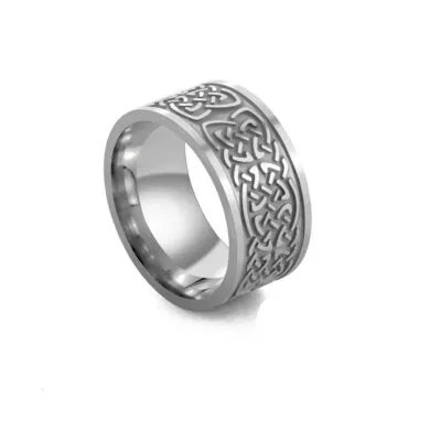 Bague large en acier argenté gravée de nœuds celtiques entrelacés