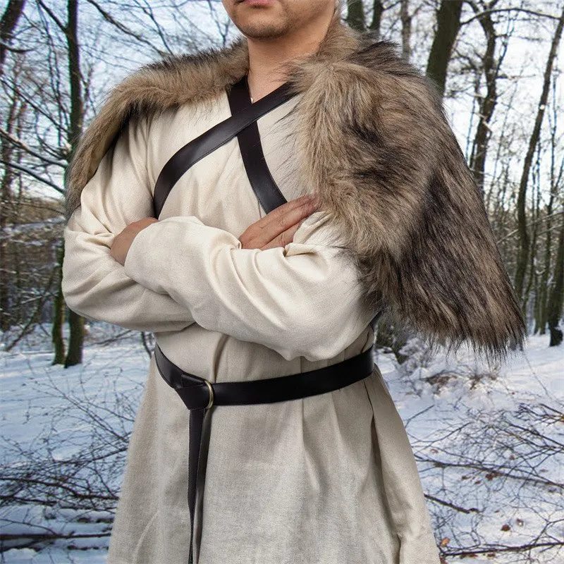 Cape viking en fausse fourrure à sangles croisées : photo 2